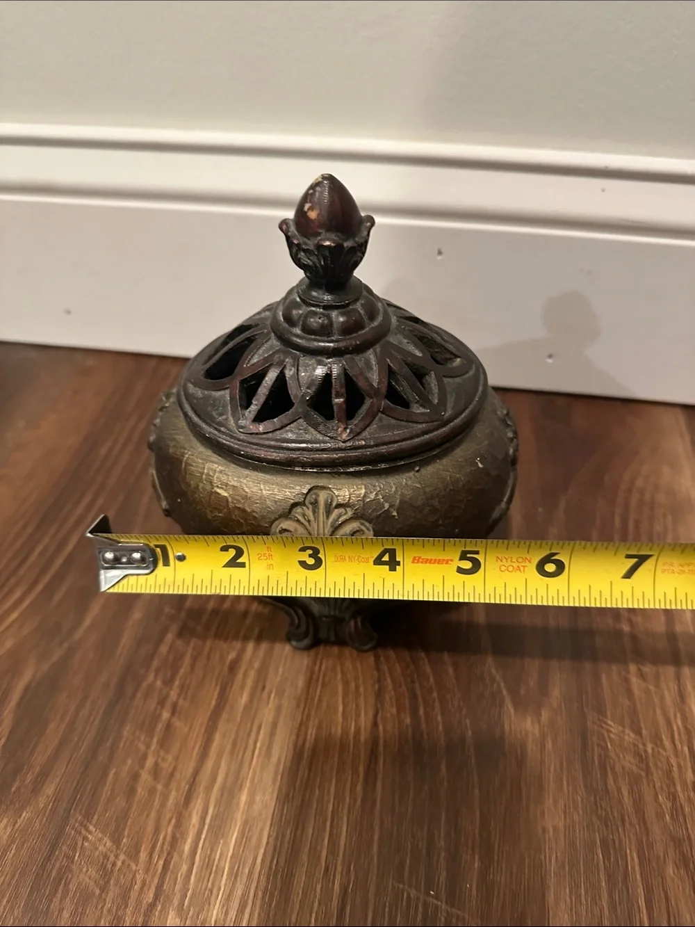 N/A elegant ornate